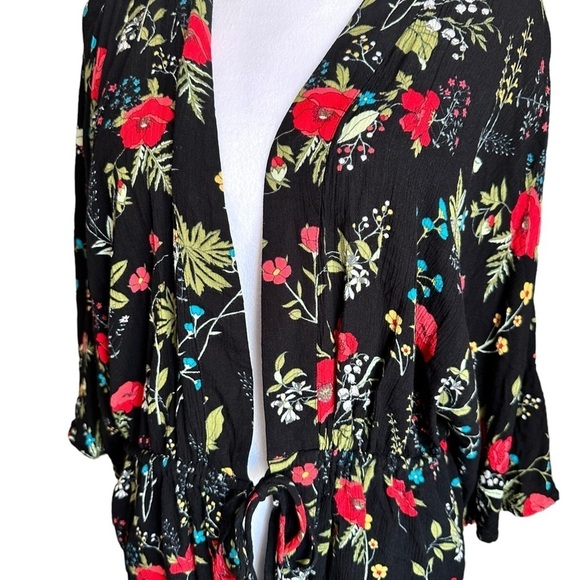 EXPRESS BLACK FLORAL CRINKLE GAUZE CINCH DRAWSTRING OPEN FRONT KIMONO TOP M - Picture 6 of 17
